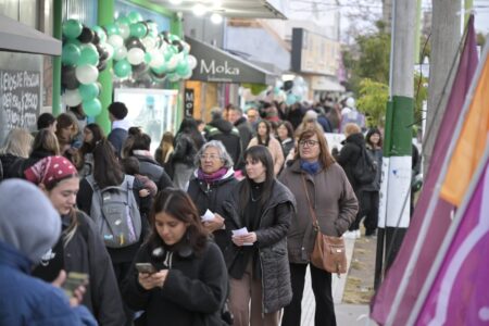 «La Noche de Villa Mitre» acaparó un gran marco de bahienses