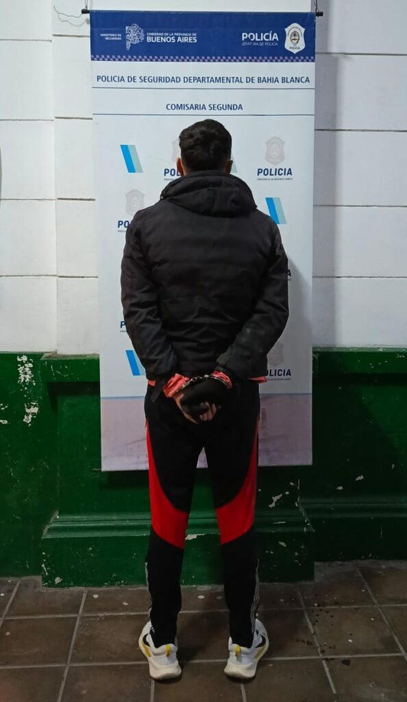 Quiso evadir un control policial y atropelló a un efectivo