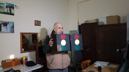 Cansados de los accidentes, la Sociedad de Fomento de Villa Rosas reclama un semáforo en Arias y Piccioli