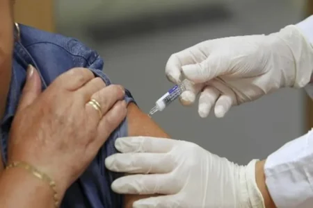 Jornada de vacunación gratuita en Millamapu: aplicarán dosis antigripales, COVID y refuerzos para adultos