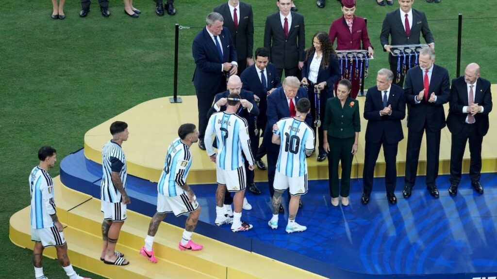 Cuti Romero y Licha Martínez no saludaron a Trump en la entrega de medallas