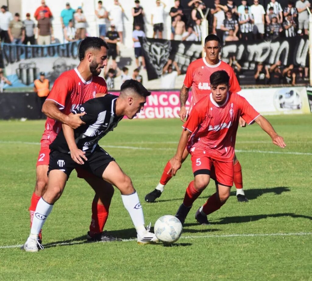 La final del Apertura de la Liga del Sur entre Huracán y Liniers fue reprogramada