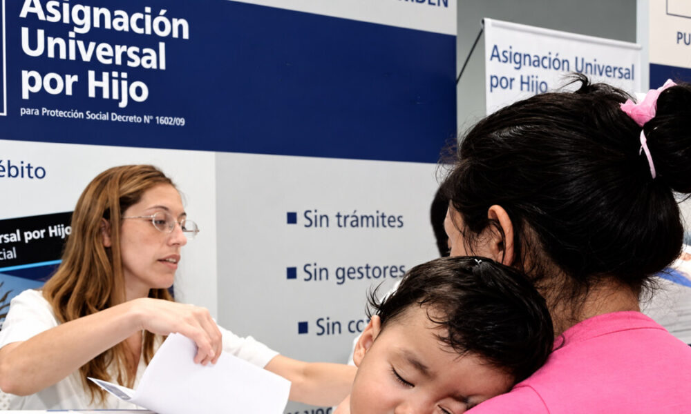 El Gobierno modificó el sistema de control de la AUH: lo que hay que tener en cuenta